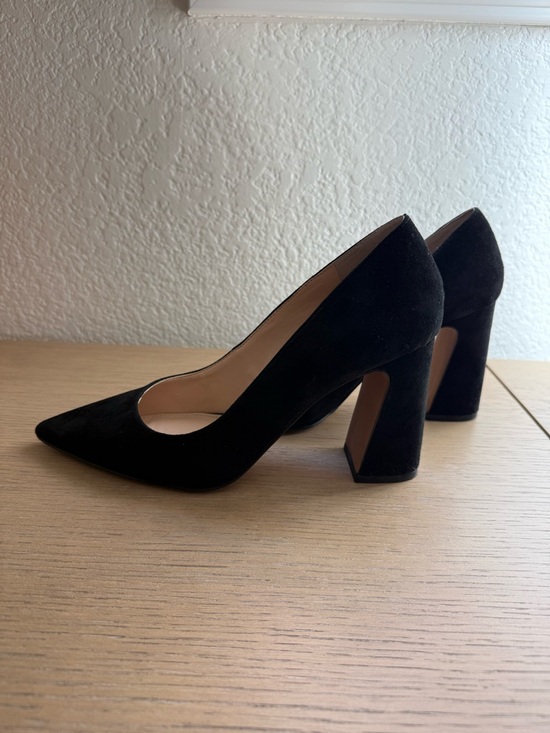 Vince Camuto Shoes - Vince Camuto Black Suede Ableen Pumps - Size 8.5